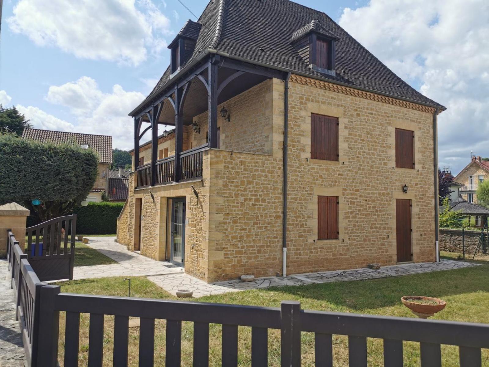 Logement Spacieux Rez-De-Chaussee, Jardin, Stationnement Devant, A 5 Minutes A Pied Du Centre De Sarlat Vila Exterior foto