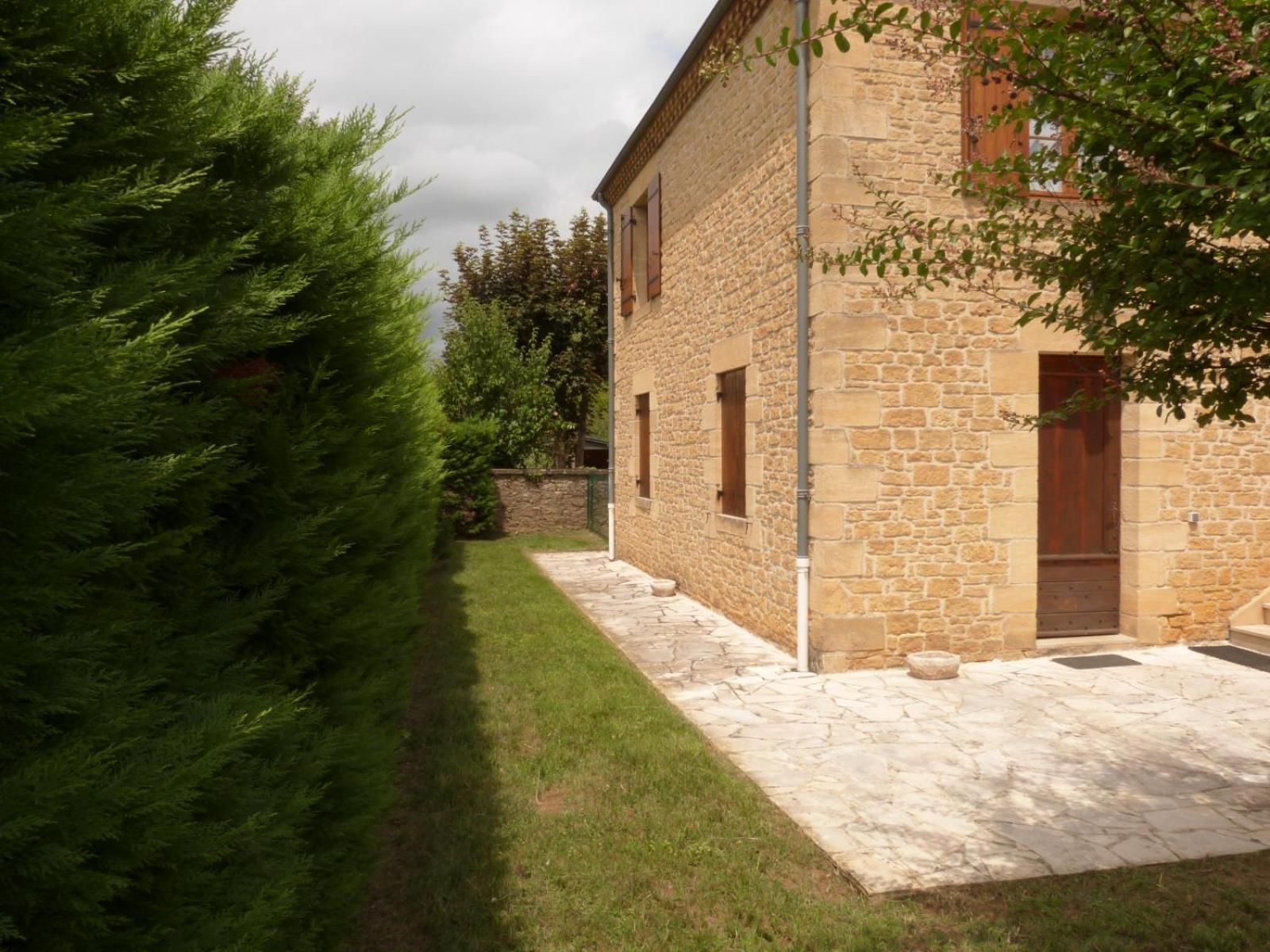 Logement Spacieux Rez-De-Chaussee, Jardin, Stationnement Devant, A 5 Minutes A Pied Du Centre De Sarlat Vila Exterior foto